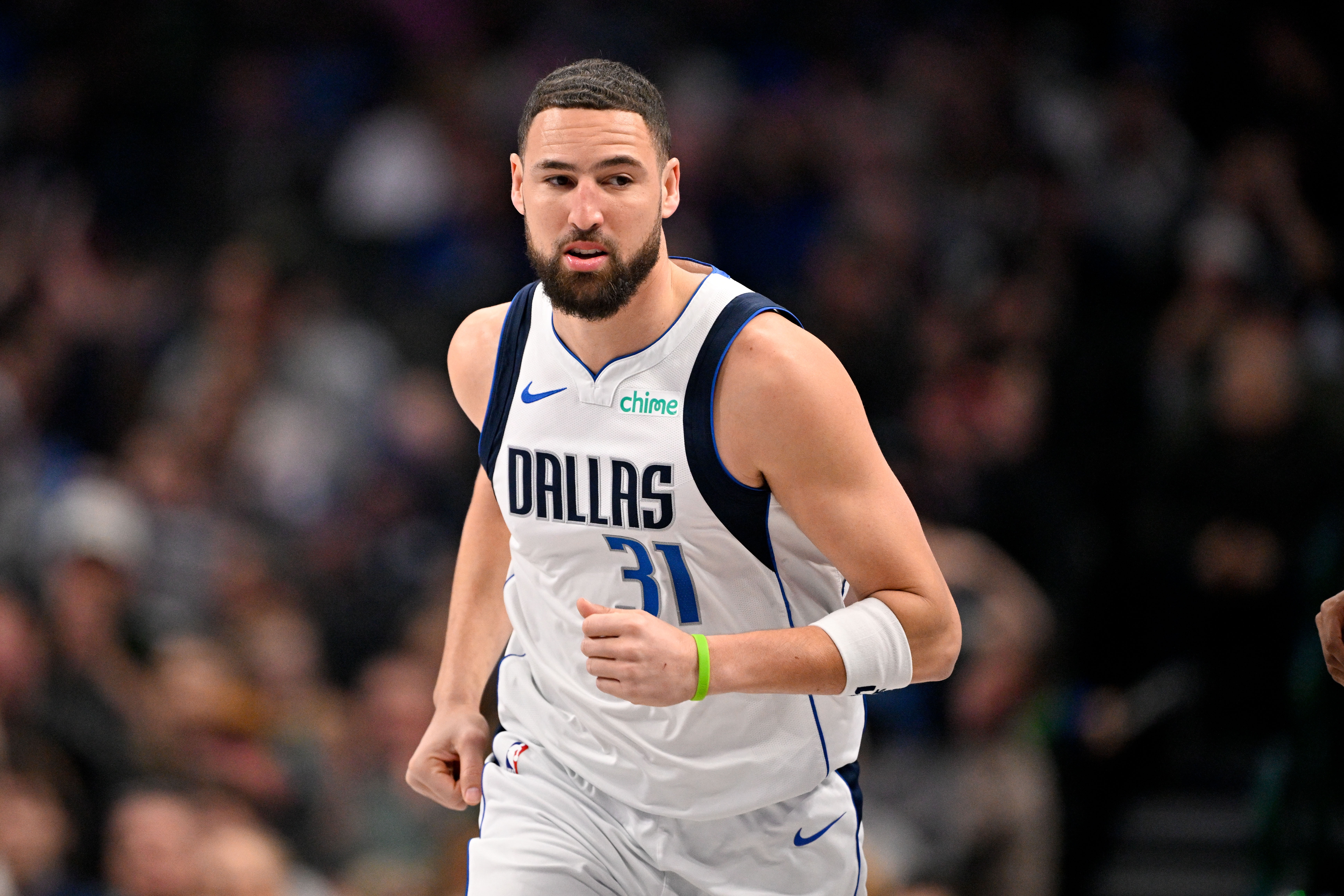 铁麻了!克莱替补10中2&三分7中1仅拿5分1板2助